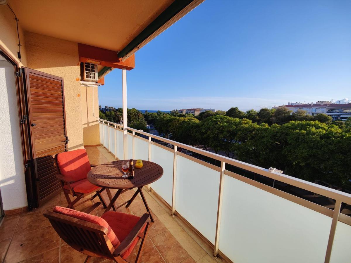 Sunny Flat With Balcony And Sea Views Lägenhet Cambrils Exteriör bild