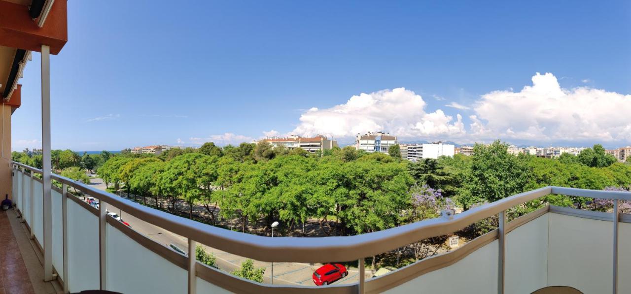 Sunny Flat With Balcony And Sea Views Lägenhet Cambrils Exteriör bild