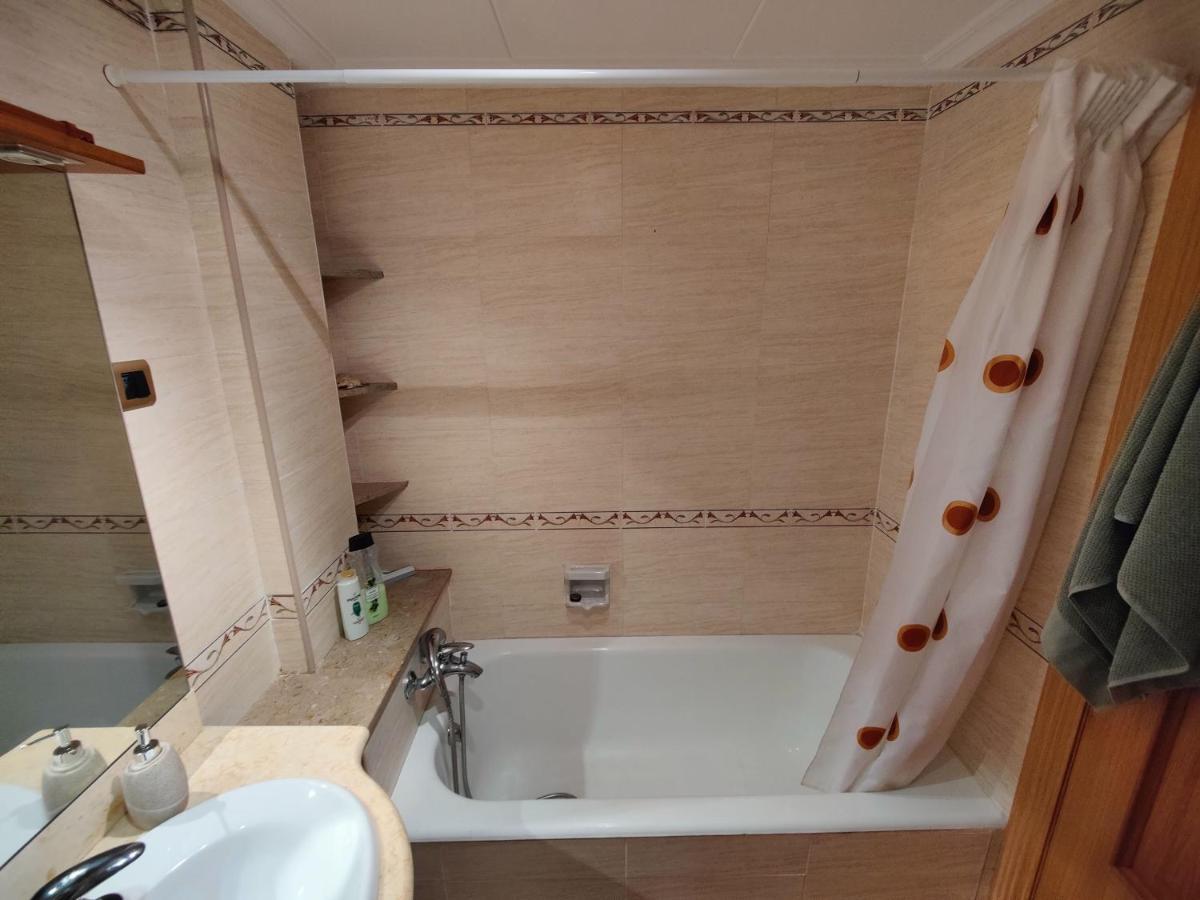 Sunny Flat With Balcony And Sea Views Lägenhet Cambrils Exteriör bild