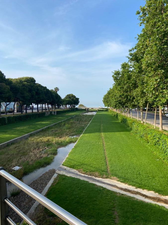 Sunny Flat With Balcony And Sea Views Lägenhet Cambrils Exteriör bild